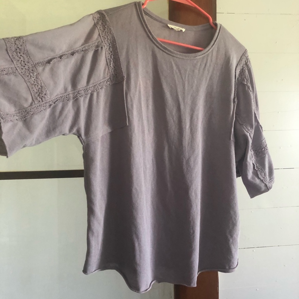 Easel brand, quarter sleeve shirt
